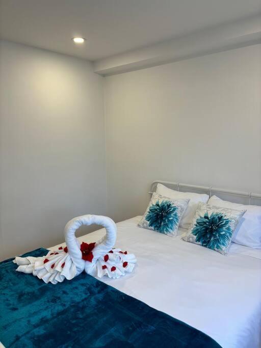 Cozy Spacious Work Friendly Lotus With Garden View High Speed Free Wi Fi And Parking Adjacent To Downtown Montreal Exterior photo