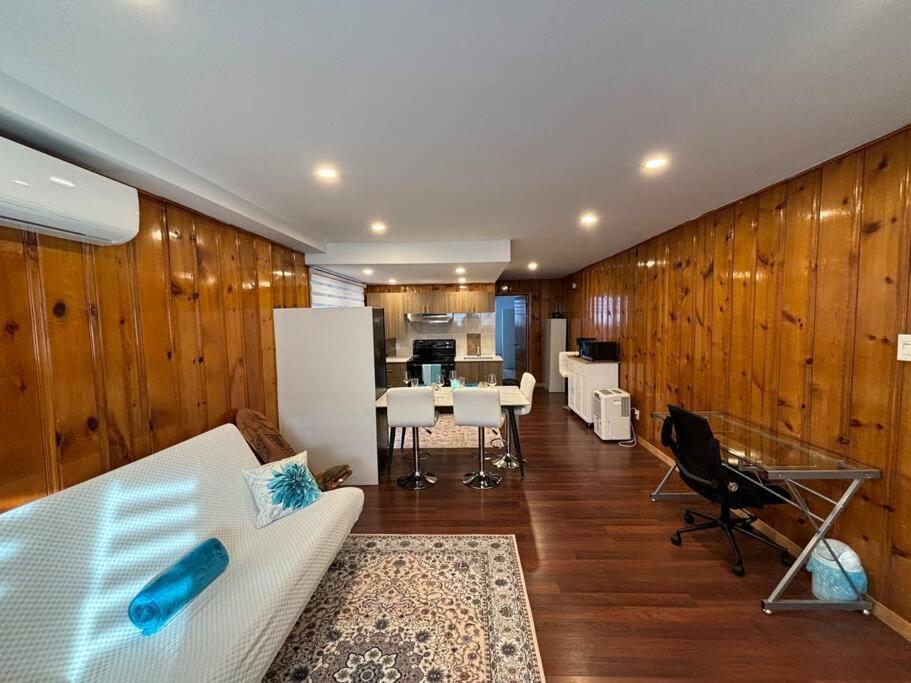 Cozy Spacious Work Friendly Lotus With Garden View High Speed Free Wi Fi And Parking Adjacent To Downtown Montreal Exterior photo