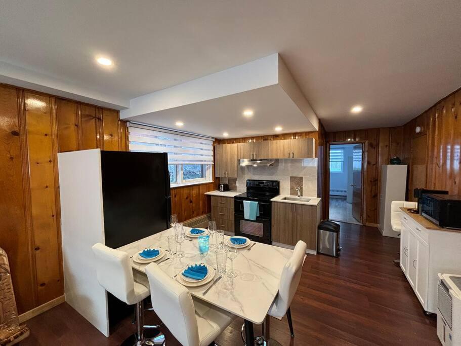 Cozy Spacious Work Friendly Lotus With Garden View High Speed Free Wi Fi And Parking Adjacent To Downtown Montreal Exterior photo