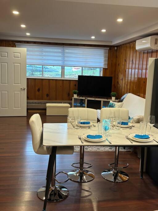 Cozy Spacious Work Friendly Lotus With Garden View High Speed Free Wi Fi And Parking Adjacent To Downtown Montreal Exterior photo